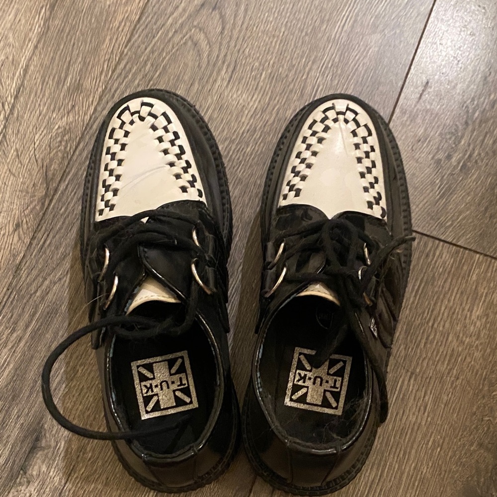 T.U.K Black and White Woven Leather womensCreeper Loafers